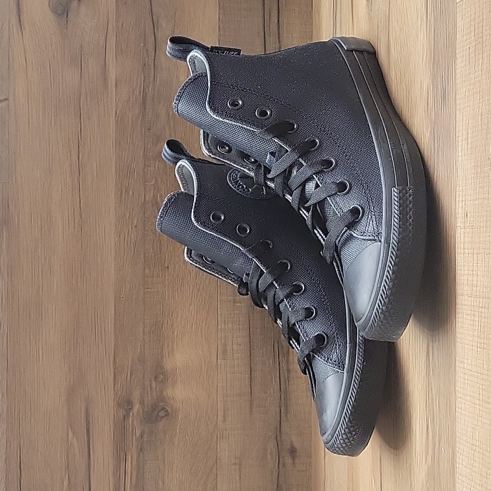 Converse High top Brand new in the box.